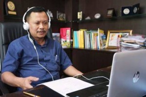Rektor Uniku, Dr. H. Dikdik Harjadi, S.E, M.Si